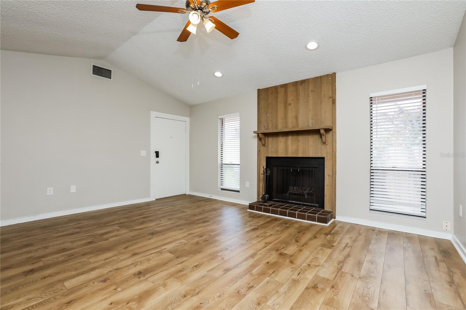 ELOISE WOODS EAST LAKE MARIAM UNIT - Residential Lease