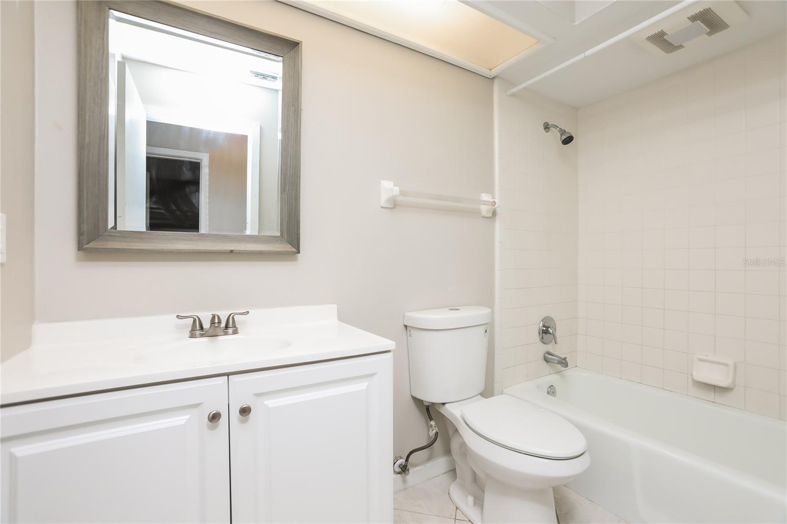 ELOISE WOODS EAST LAKE MARIAM UNIT - Residential Lease