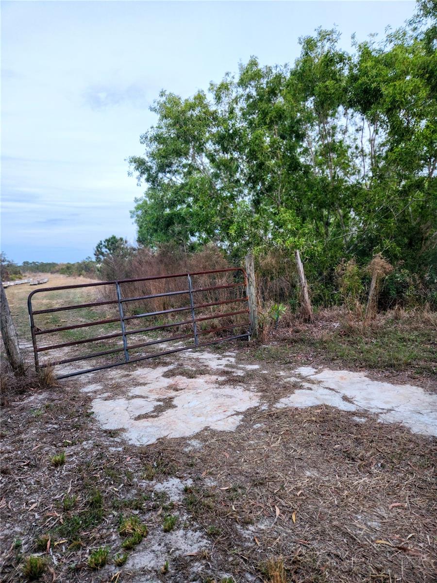 OAKRIDGE ESTATES - Land