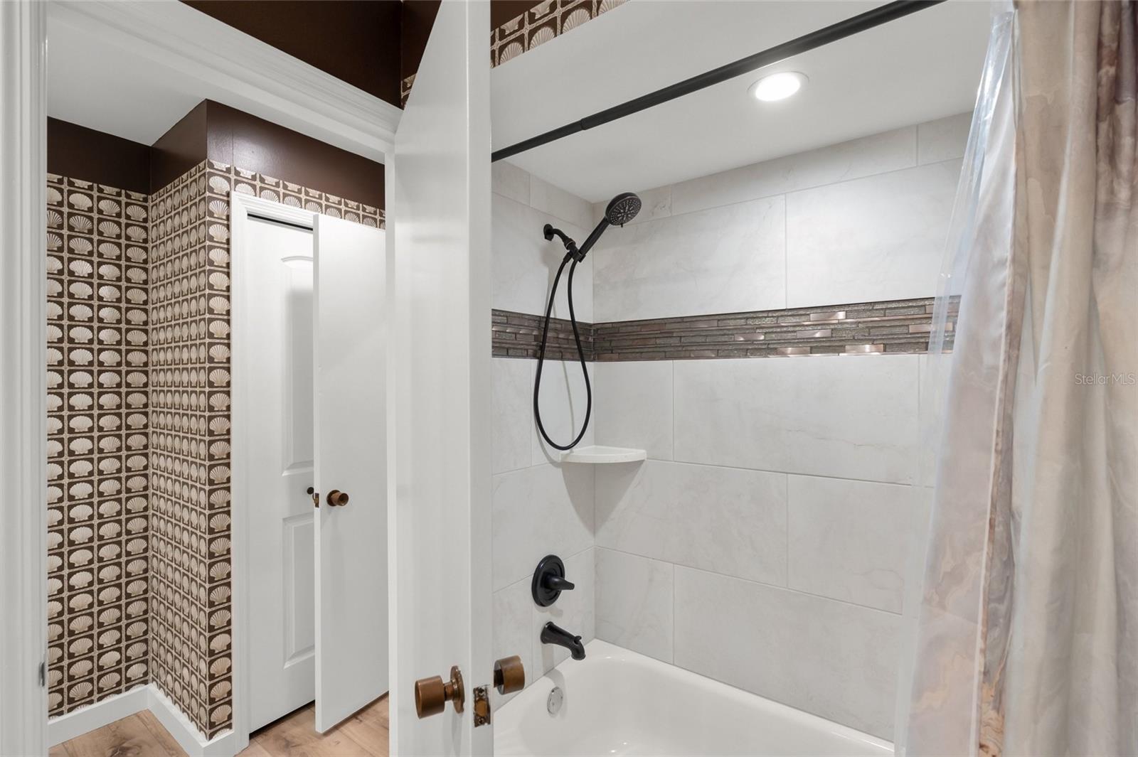 THE MEADOWS/CHANDLERS FORDE - Residential