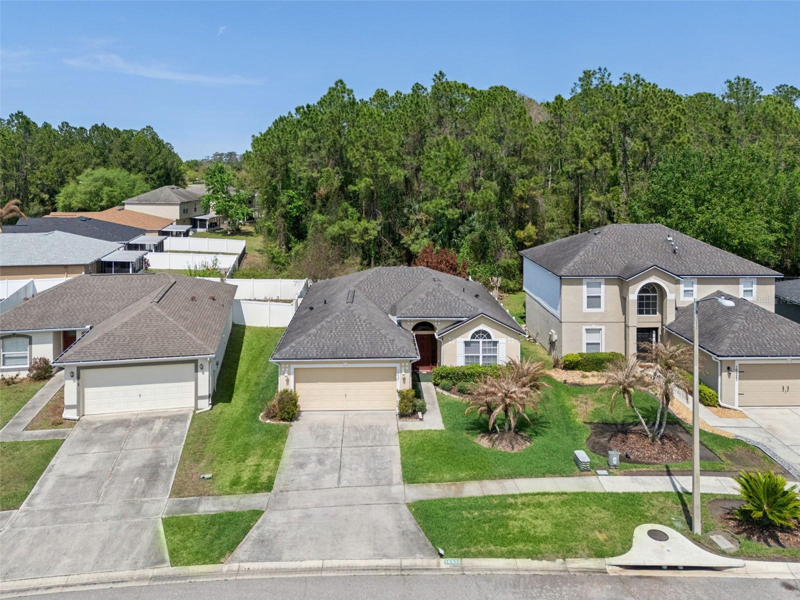 CHAPMAN LAKES - Residential