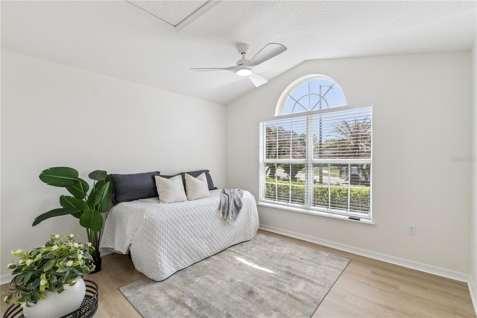 CHAPMAN LAKES - Residential