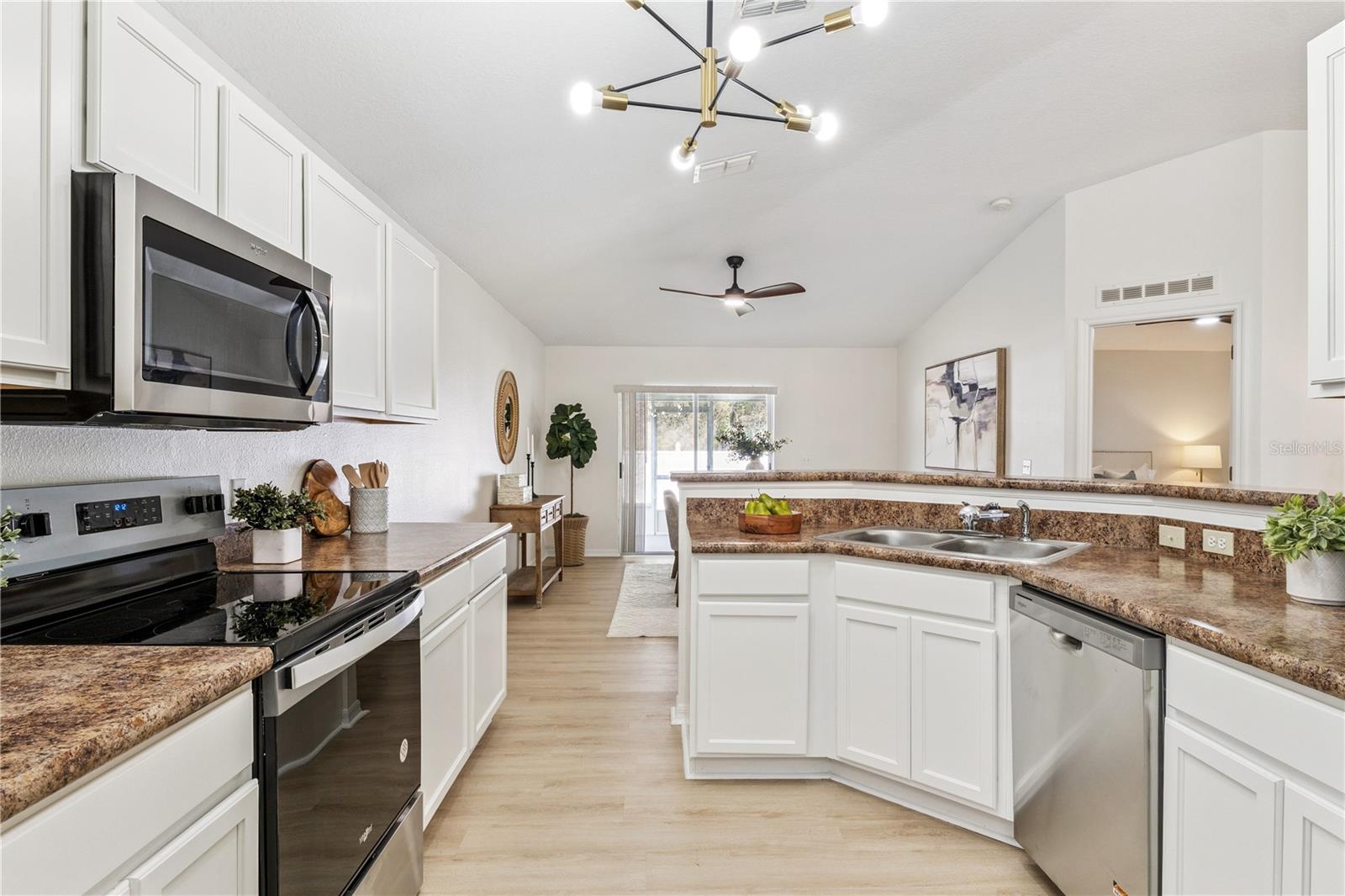 CHAPMAN LAKES - Residential