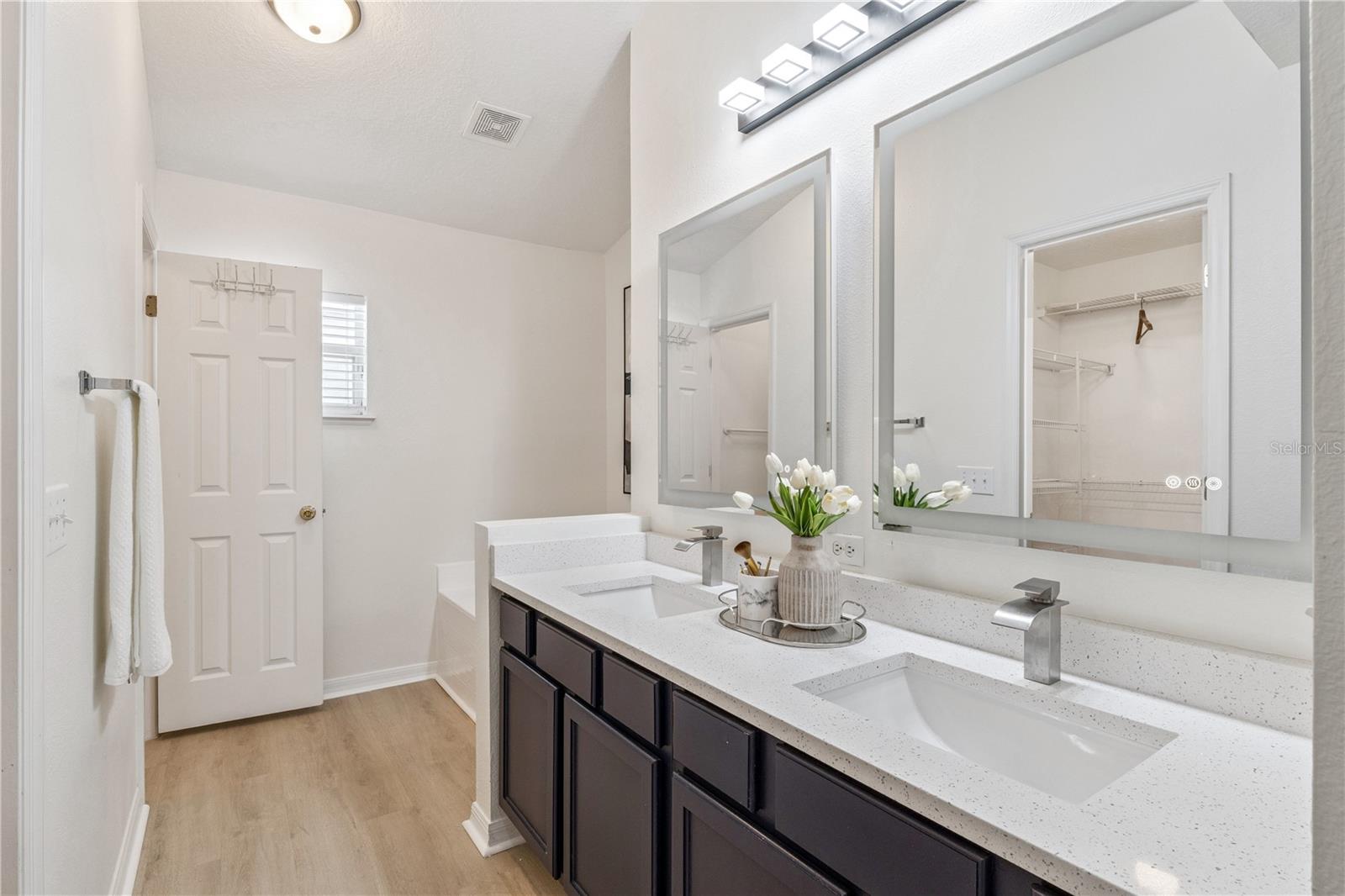 CHAPMAN LAKES - Residential