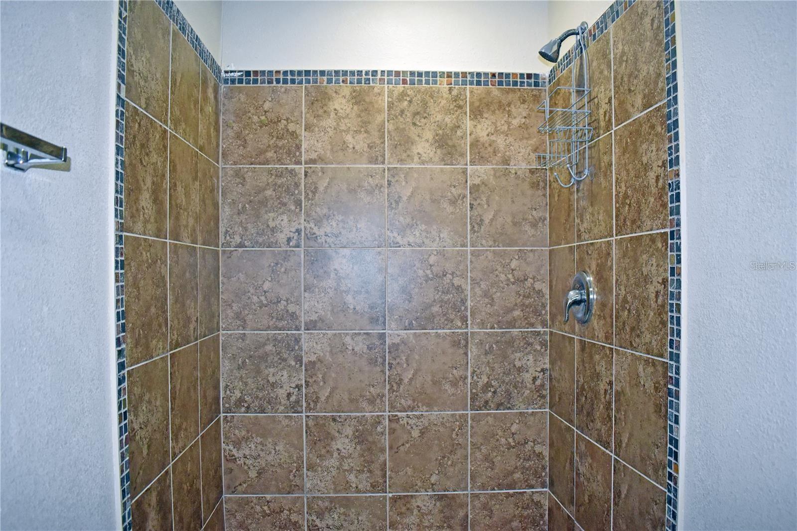 DREW PARK RE OF - Residential Lease