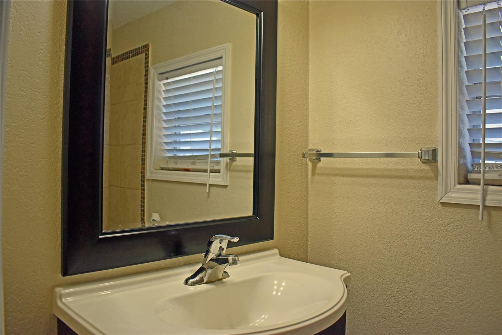 DREW PARK RE OF - Residential Lease