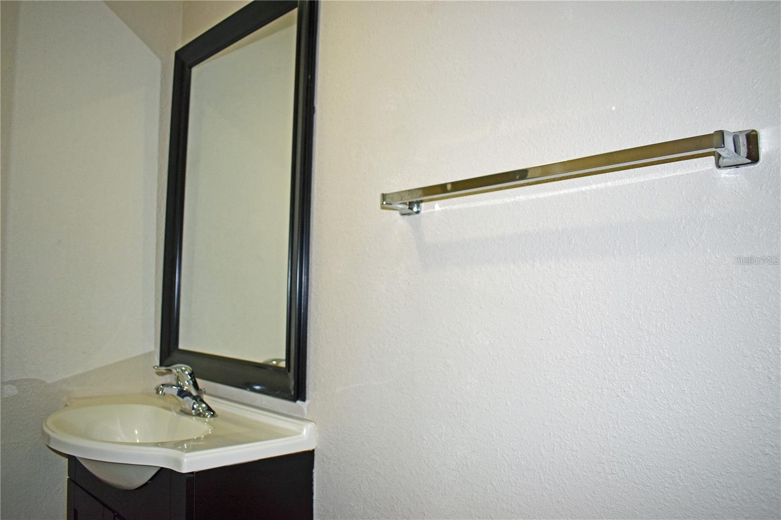 DREW PARK RE OF - Residential Lease