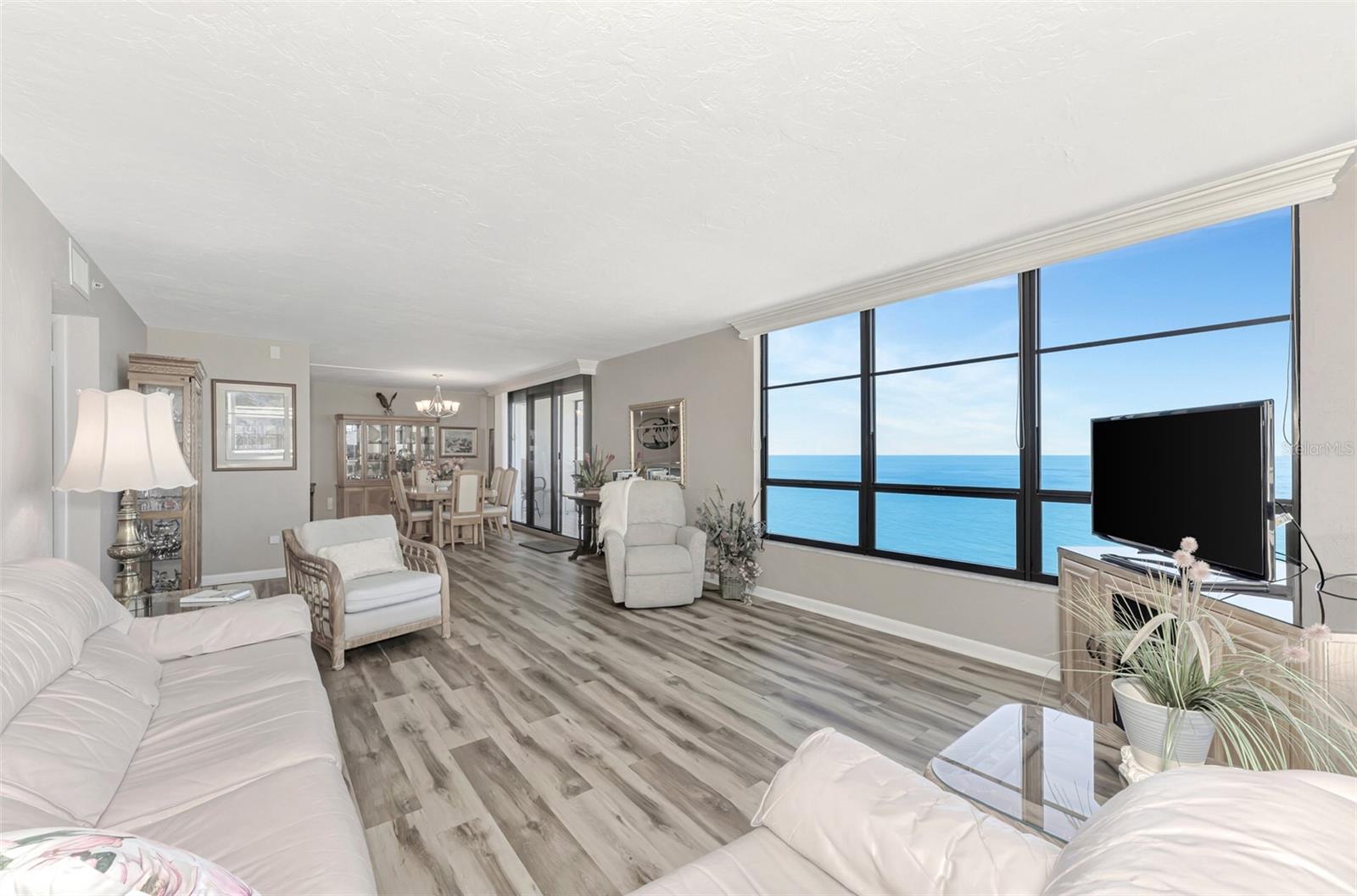 VALENCIA CONDO APTS - Residential