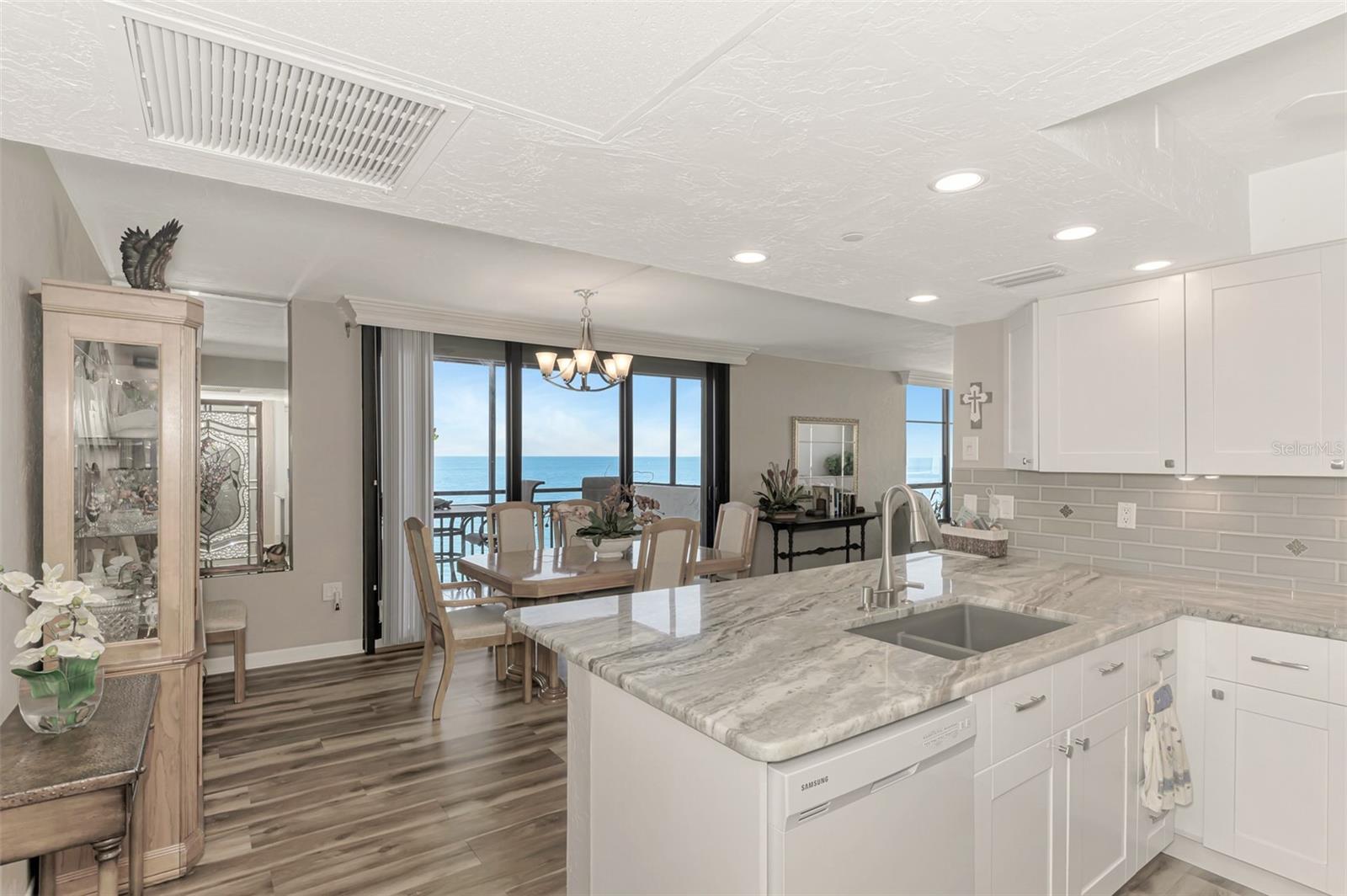 VALENCIA CONDO APTS - Residential