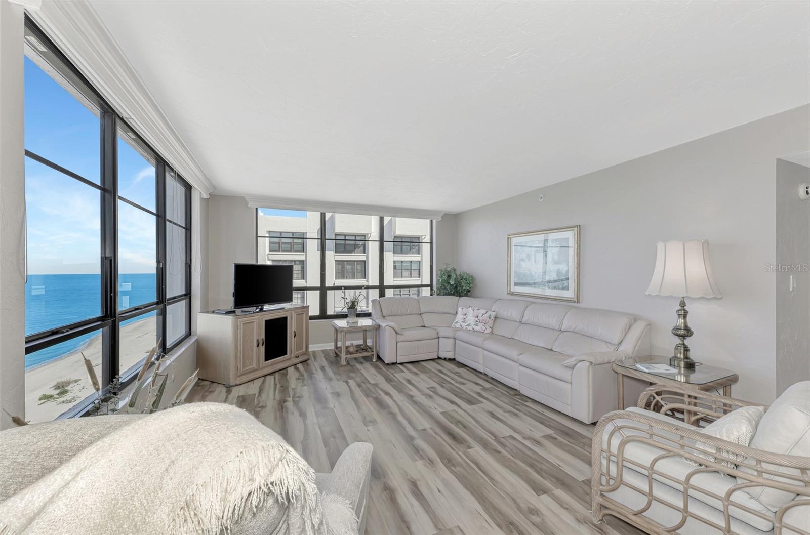 VALENCIA CONDO APTS - Residential