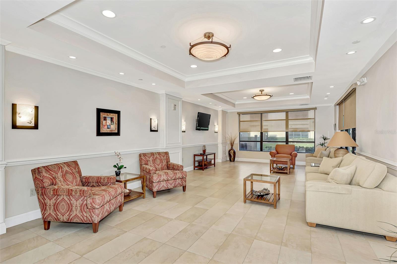 VALENCIA CONDO APTS - Residential