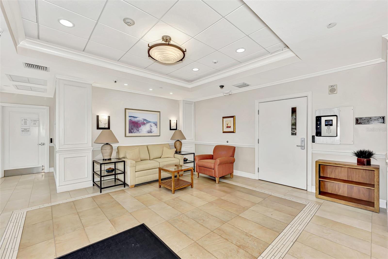 VALENCIA CONDO APTS - Residential