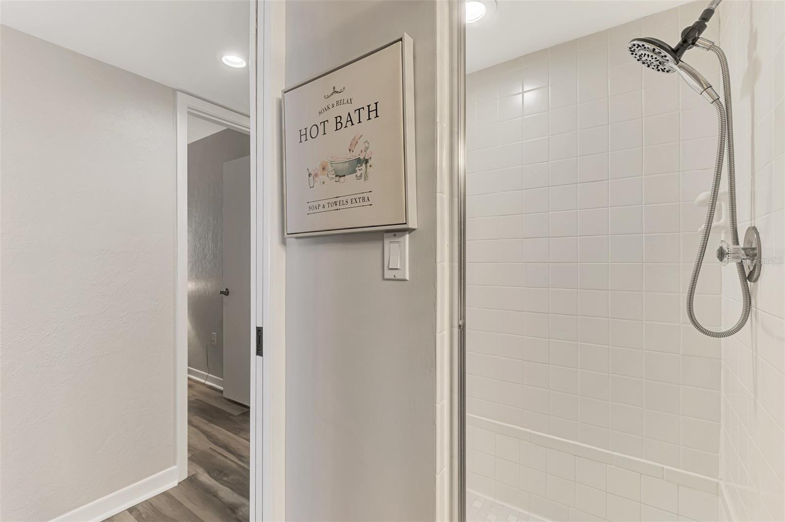 VALENCIA CONDO APTS - Residential