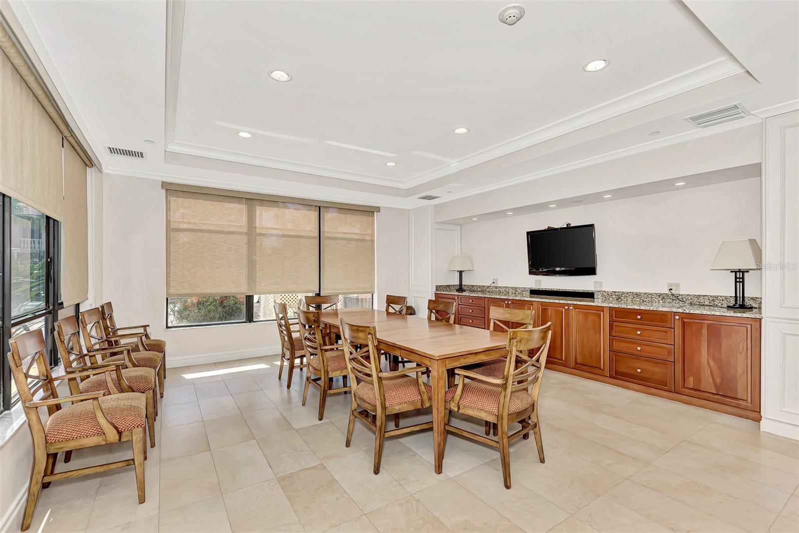 VALENCIA CONDO APTS - Residential