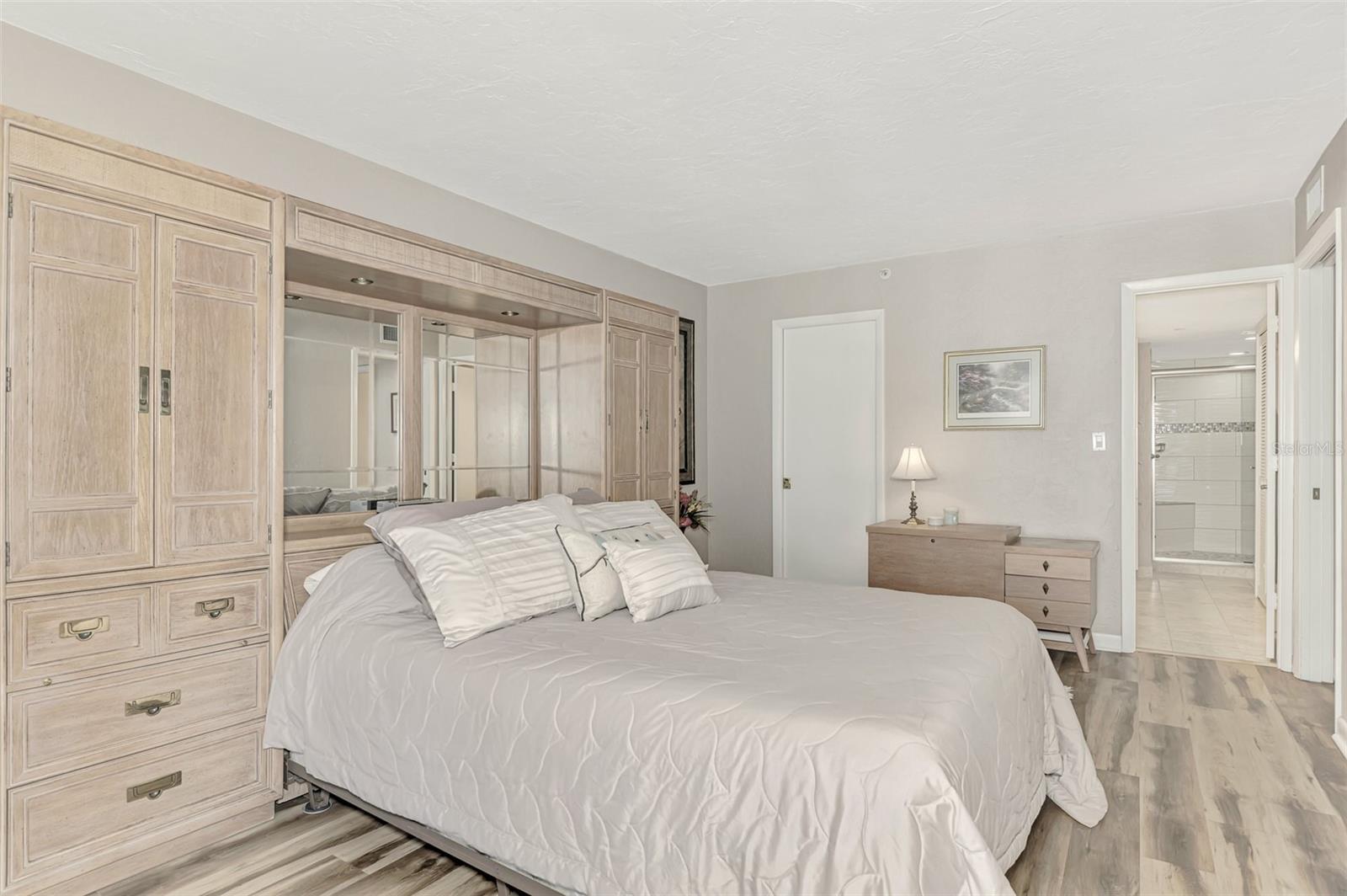 VALENCIA CONDO APTS - Residential