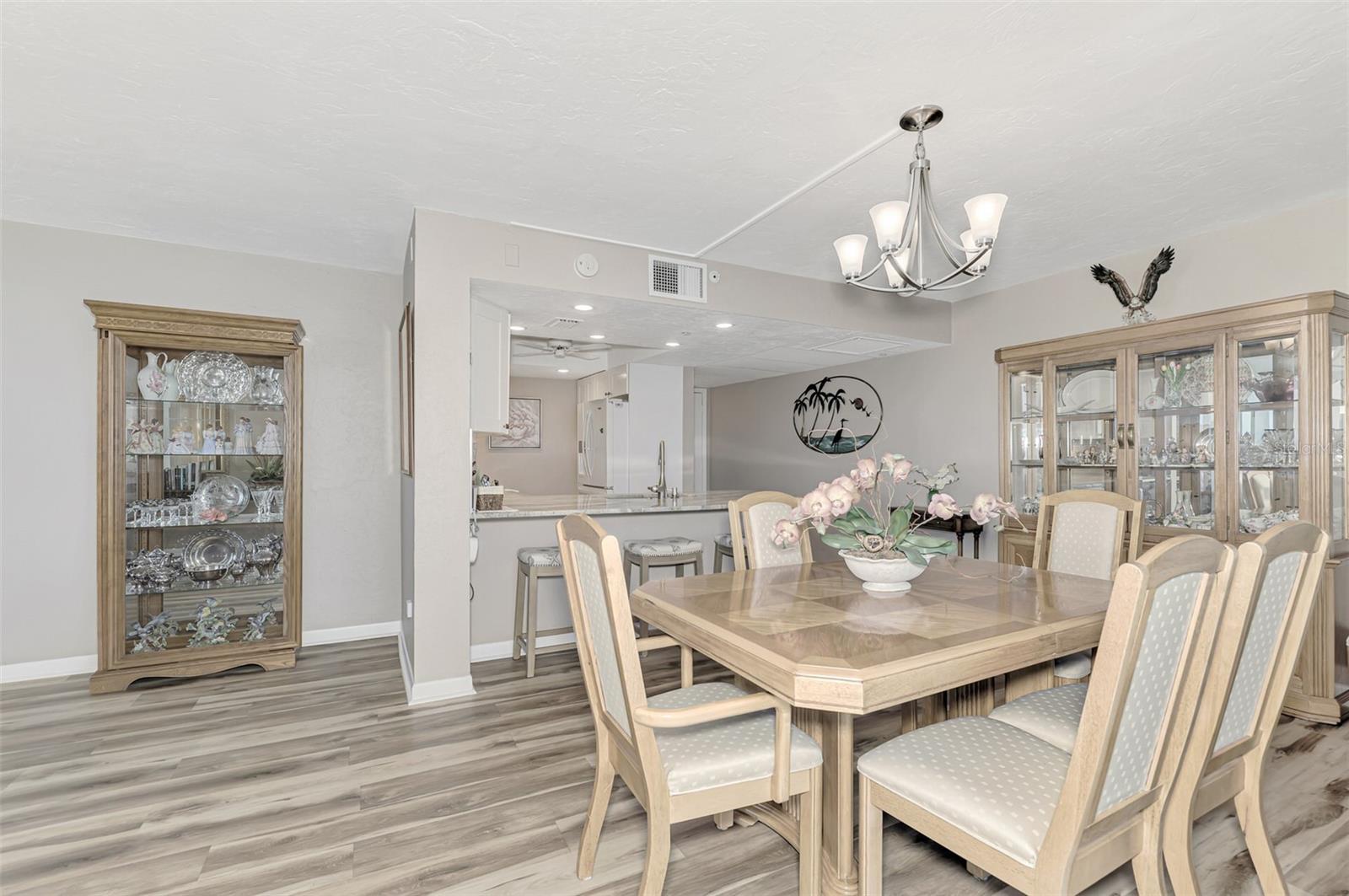 VALENCIA CONDO APTS - Residential