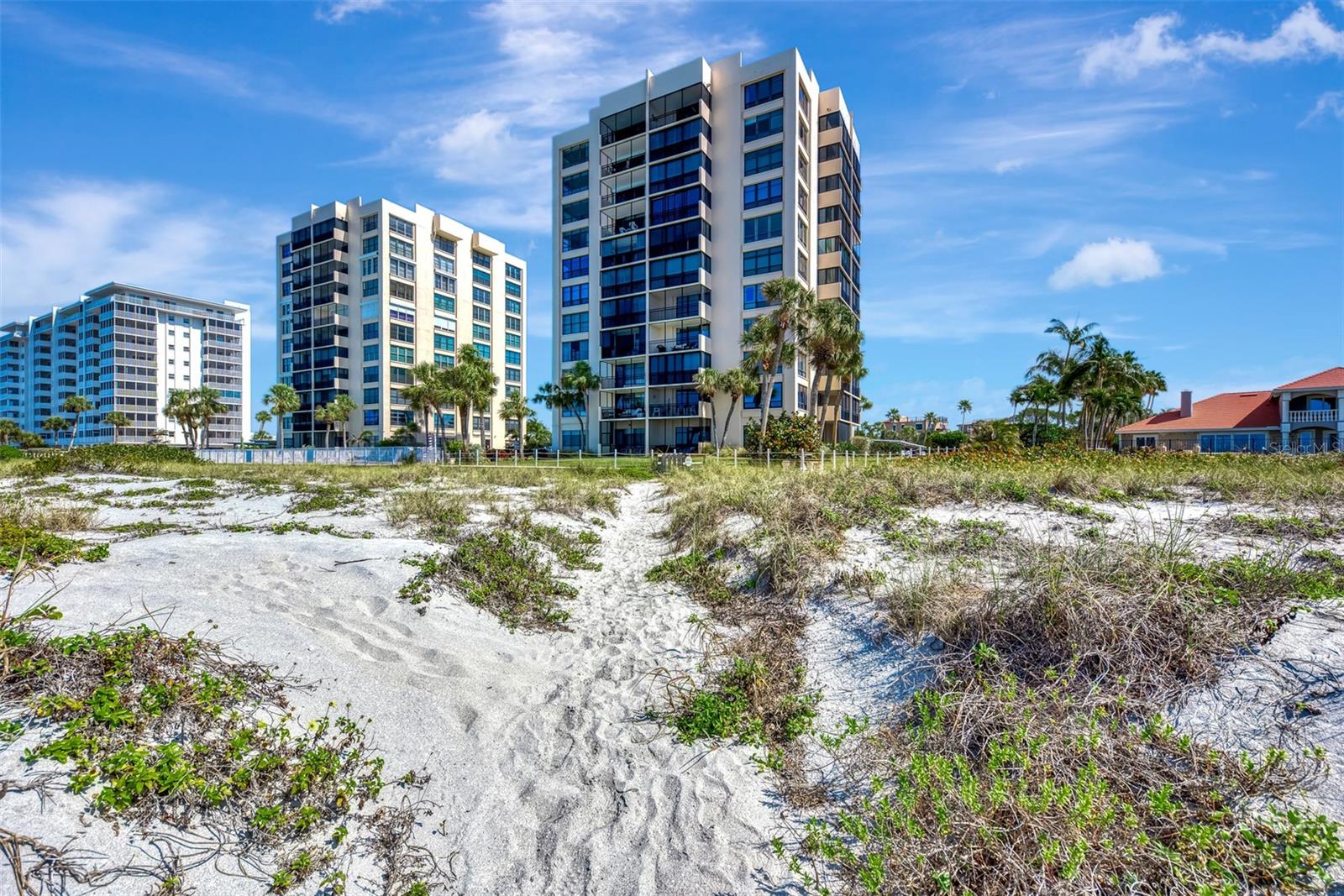 VALENCIA CONDO APTS - Residential