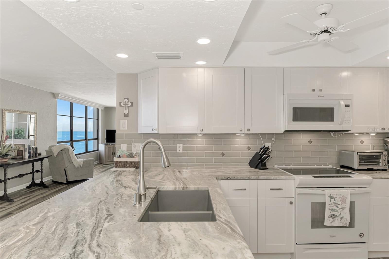 VALENCIA CONDO APTS - Residential