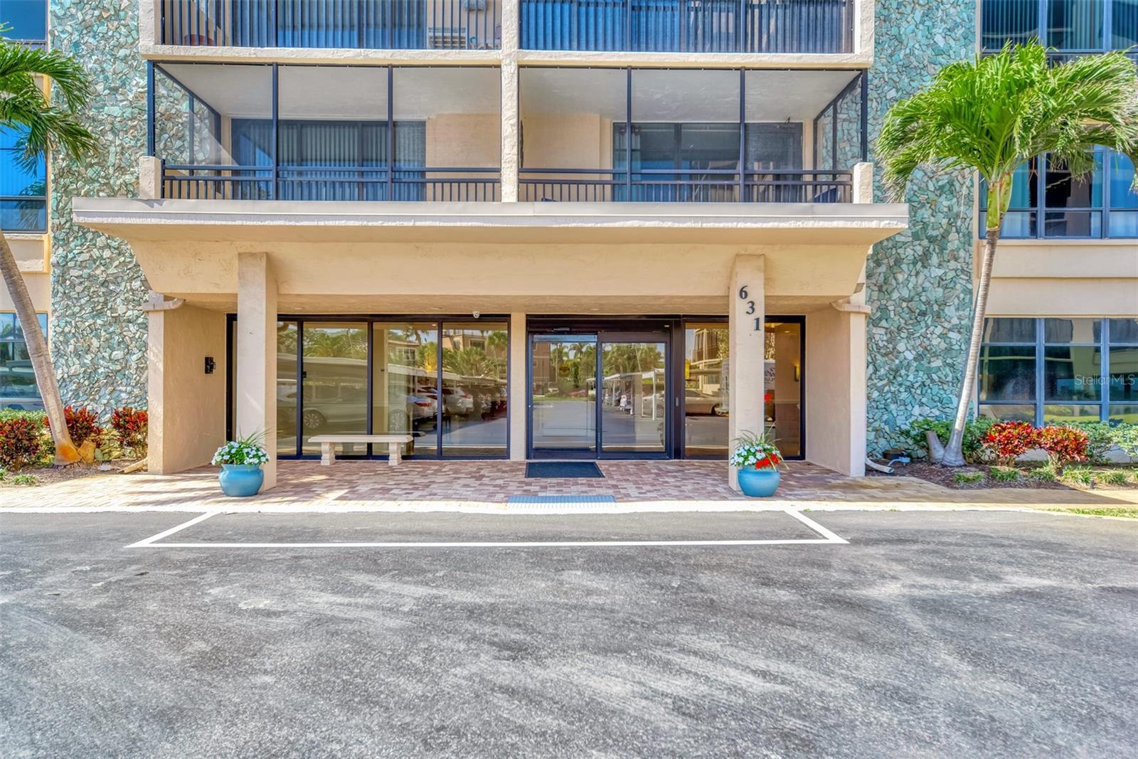 VALENCIA CONDO APTS - Residential