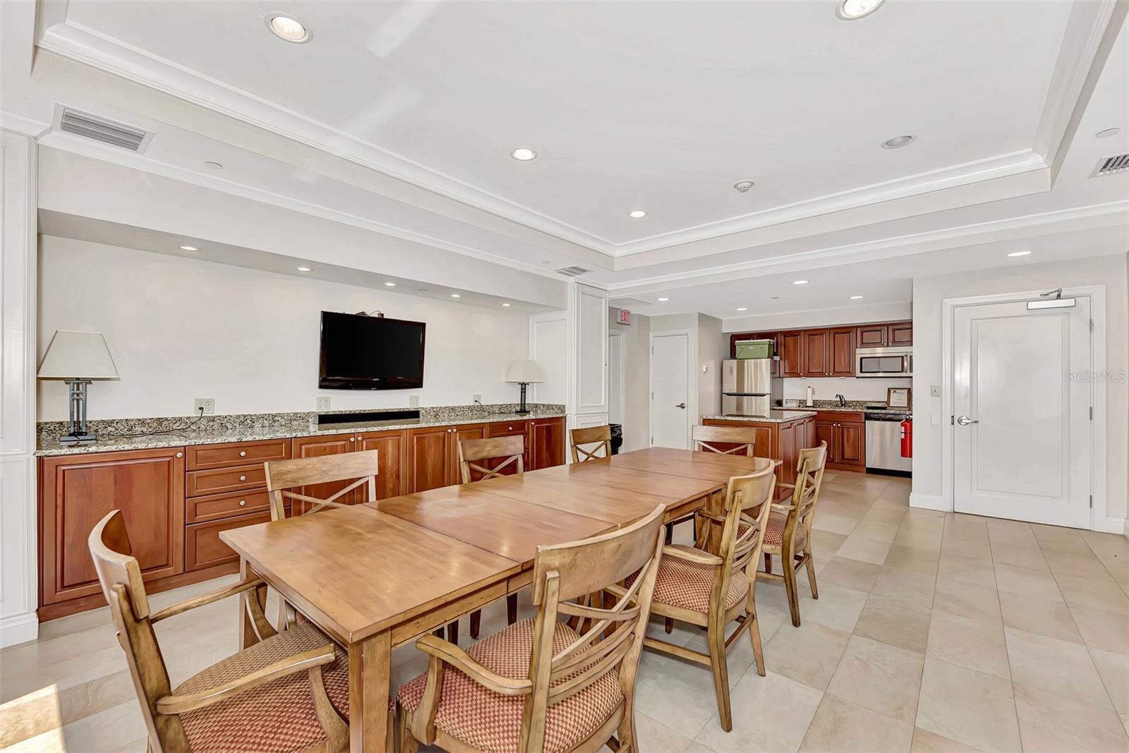 VALENCIA CONDO APTS - Residential