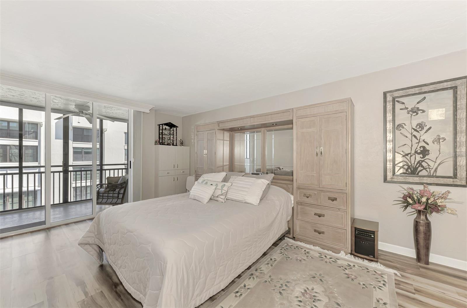 VALENCIA CONDO APTS - Residential