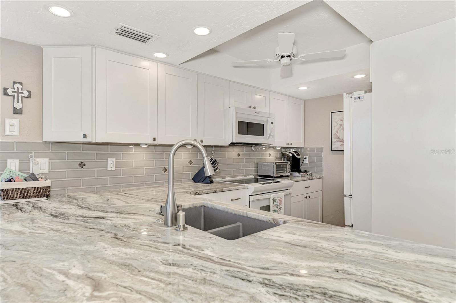 VALENCIA CONDO APTS - Residential