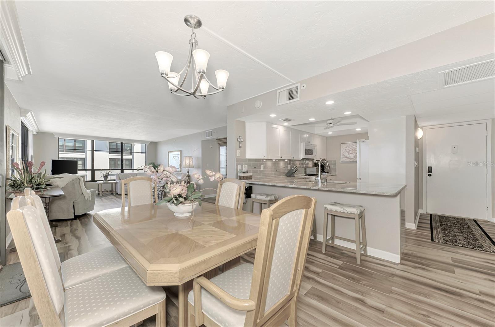 VALENCIA CONDO APTS - Residential