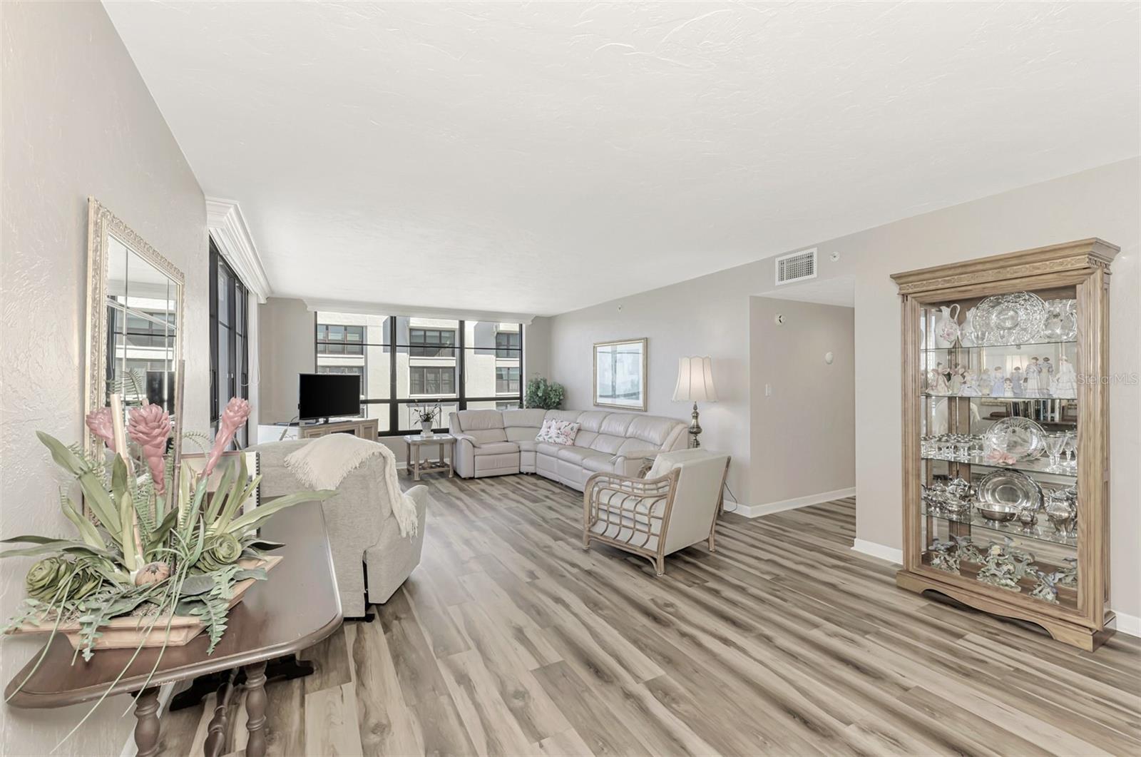 VALENCIA CONDO APTS - Residential