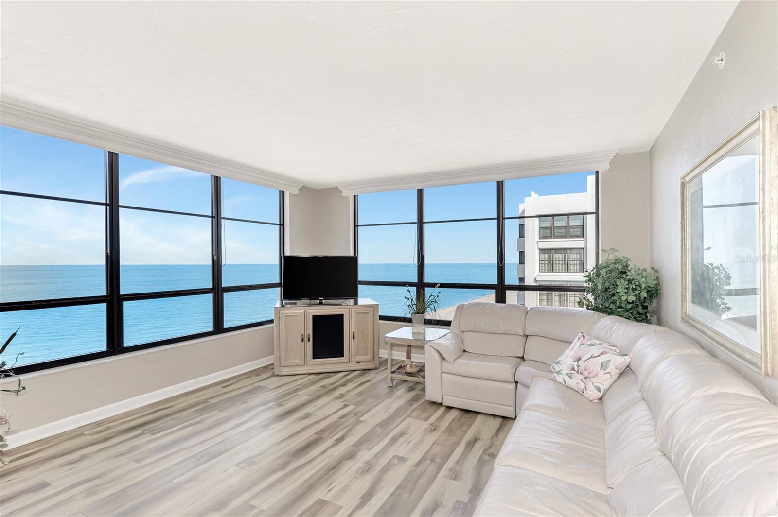 VALENCIA CONDO APTS - Residential