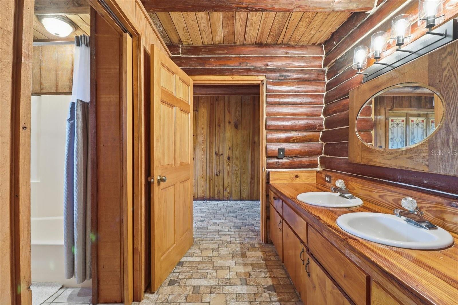 CRYSTAL PARADISE ESTATES UNIT 02 - Residential