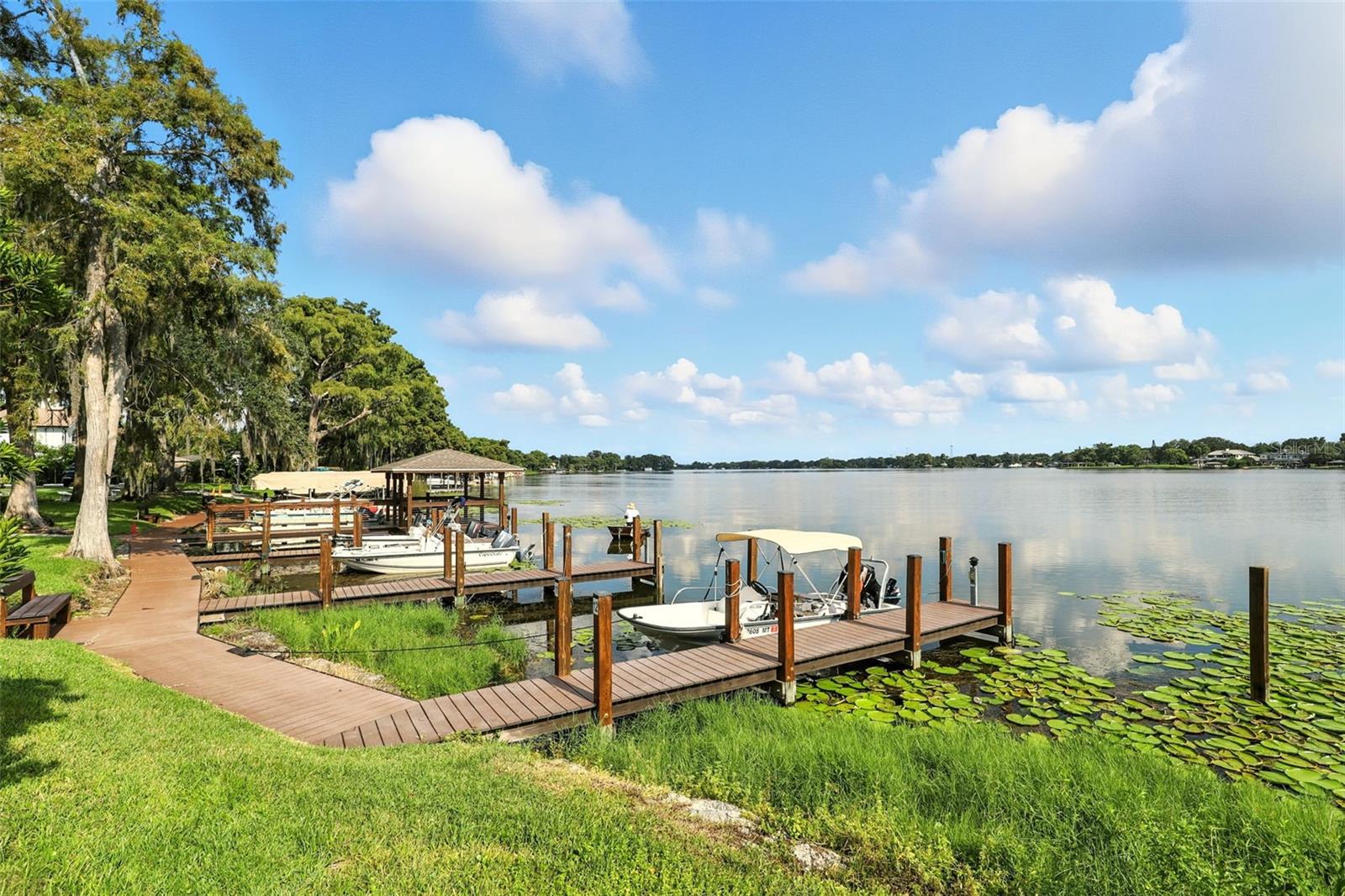 LAKESIDE MANOR APTS CONDO - Residential