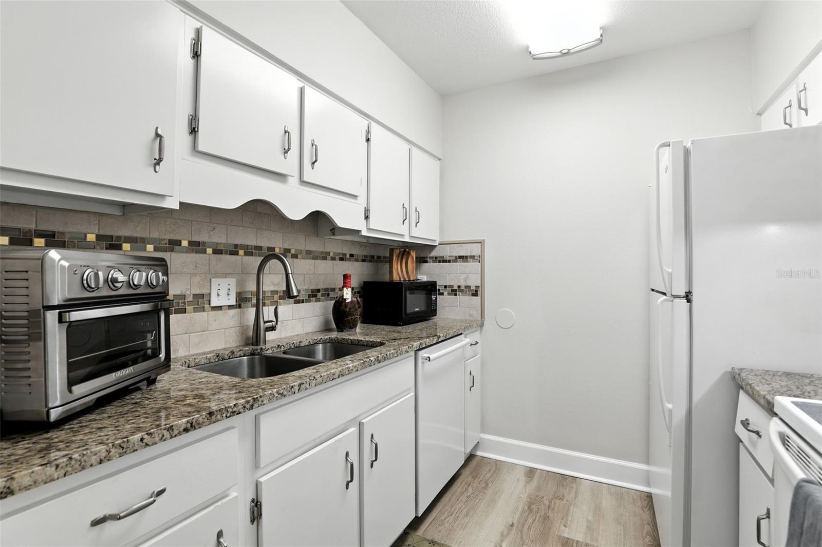 LAKESIDE MANOR APTS CONDO - Residential