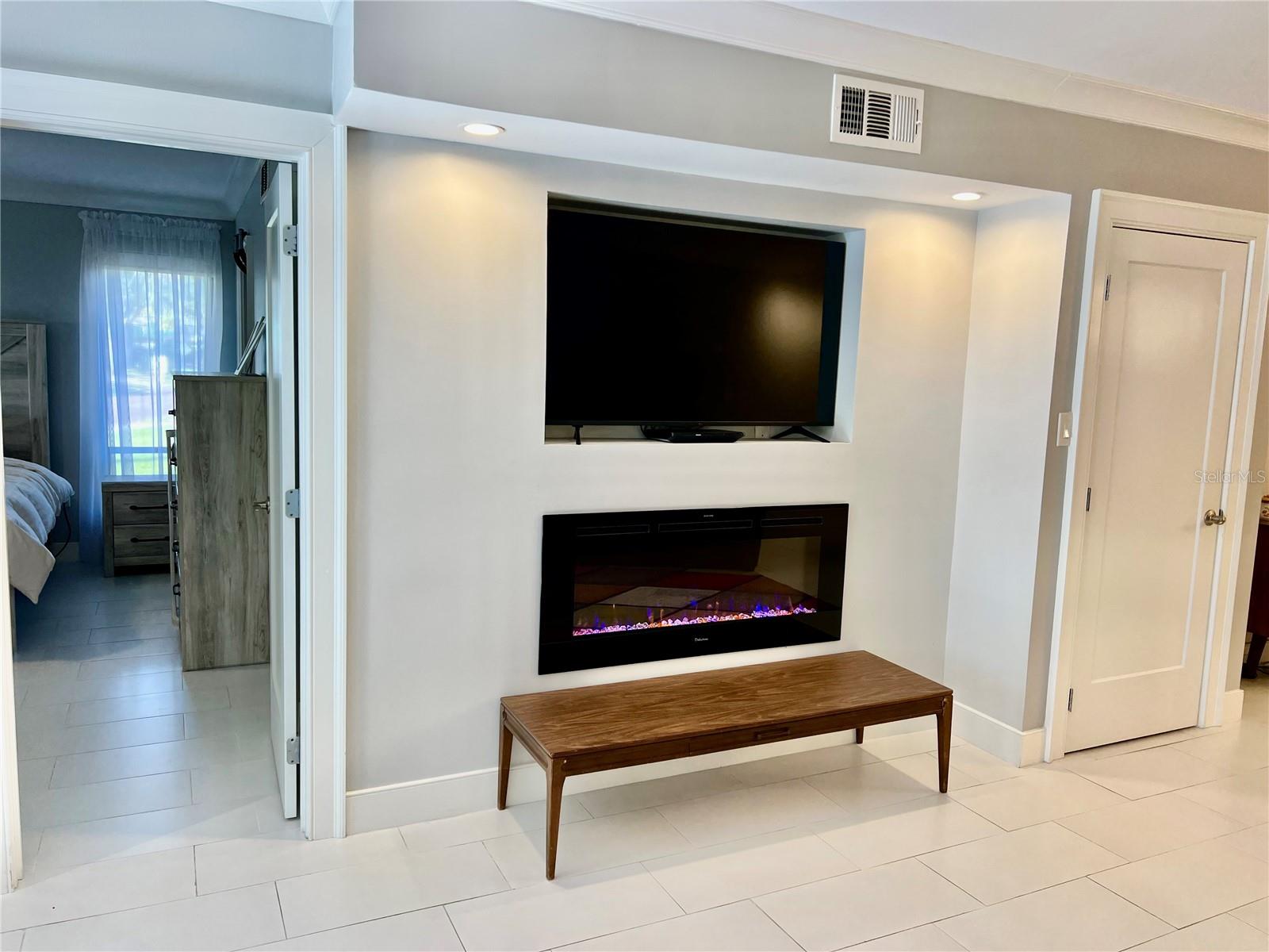 HOLLINGSWORTH PLACE A CONDO - Residential Lease