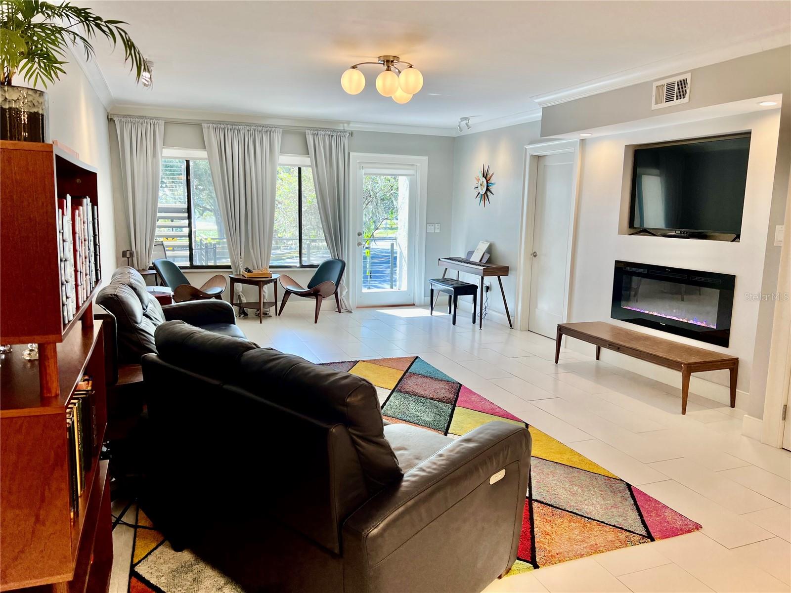 HOLLINGSWORTH PLACE A CONDO - Residential Lease