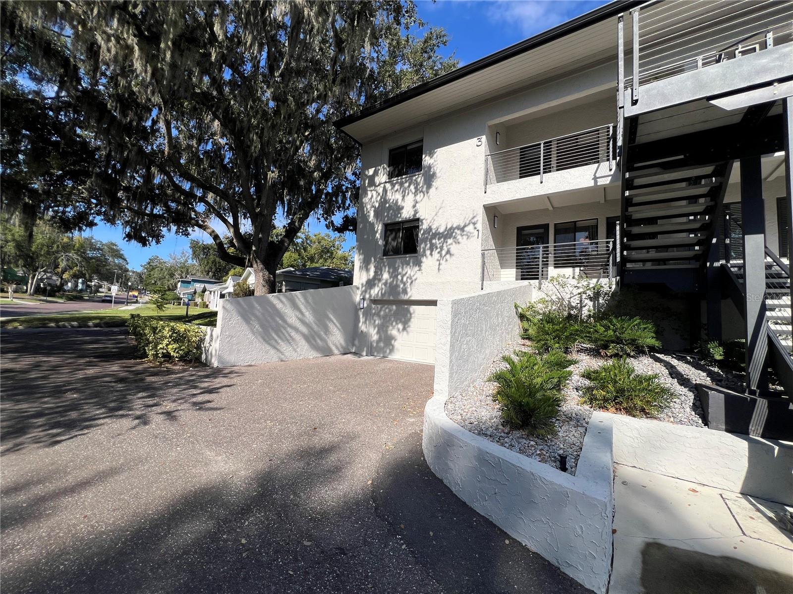 HOLLINGSWORTH PLACE A CONDO - Residential Lease