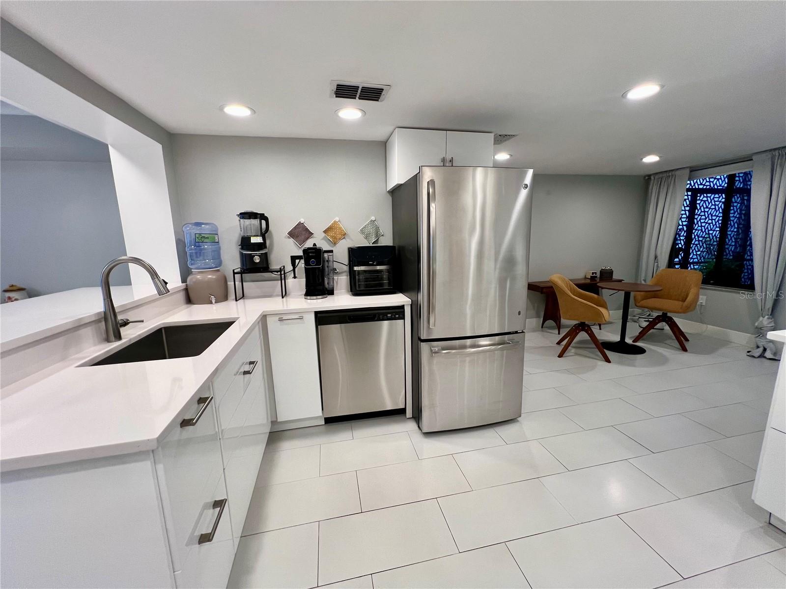 HOLLINGSWORTH PLACE A CONDO - Residential Lease