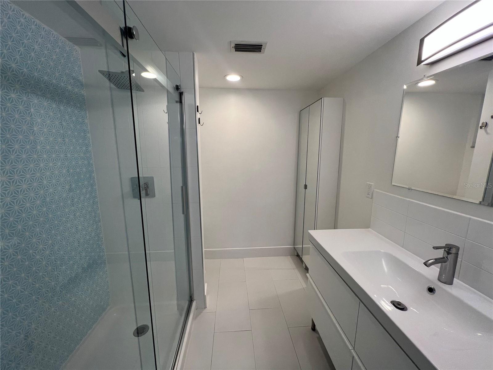 HOLLINGSWORTH PLACE A CONDO - Residential Lease