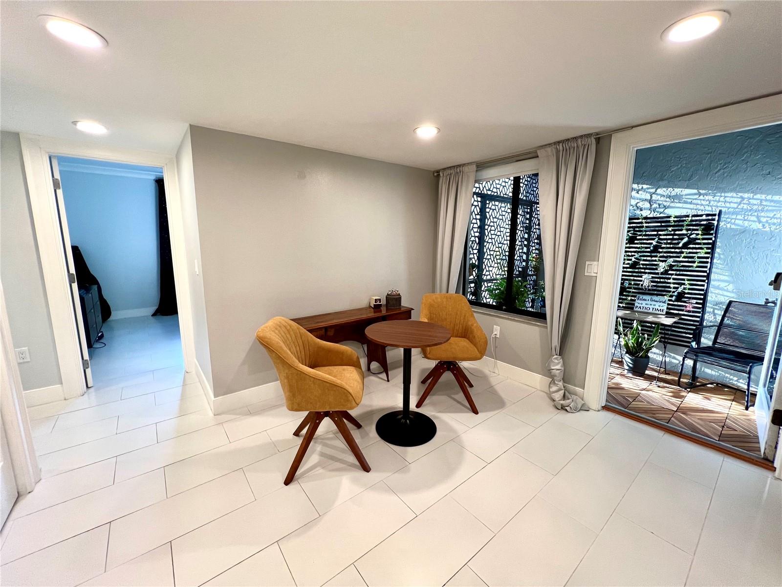 HOLLINGSWORTH PLACE A CONDO - Residential Lease