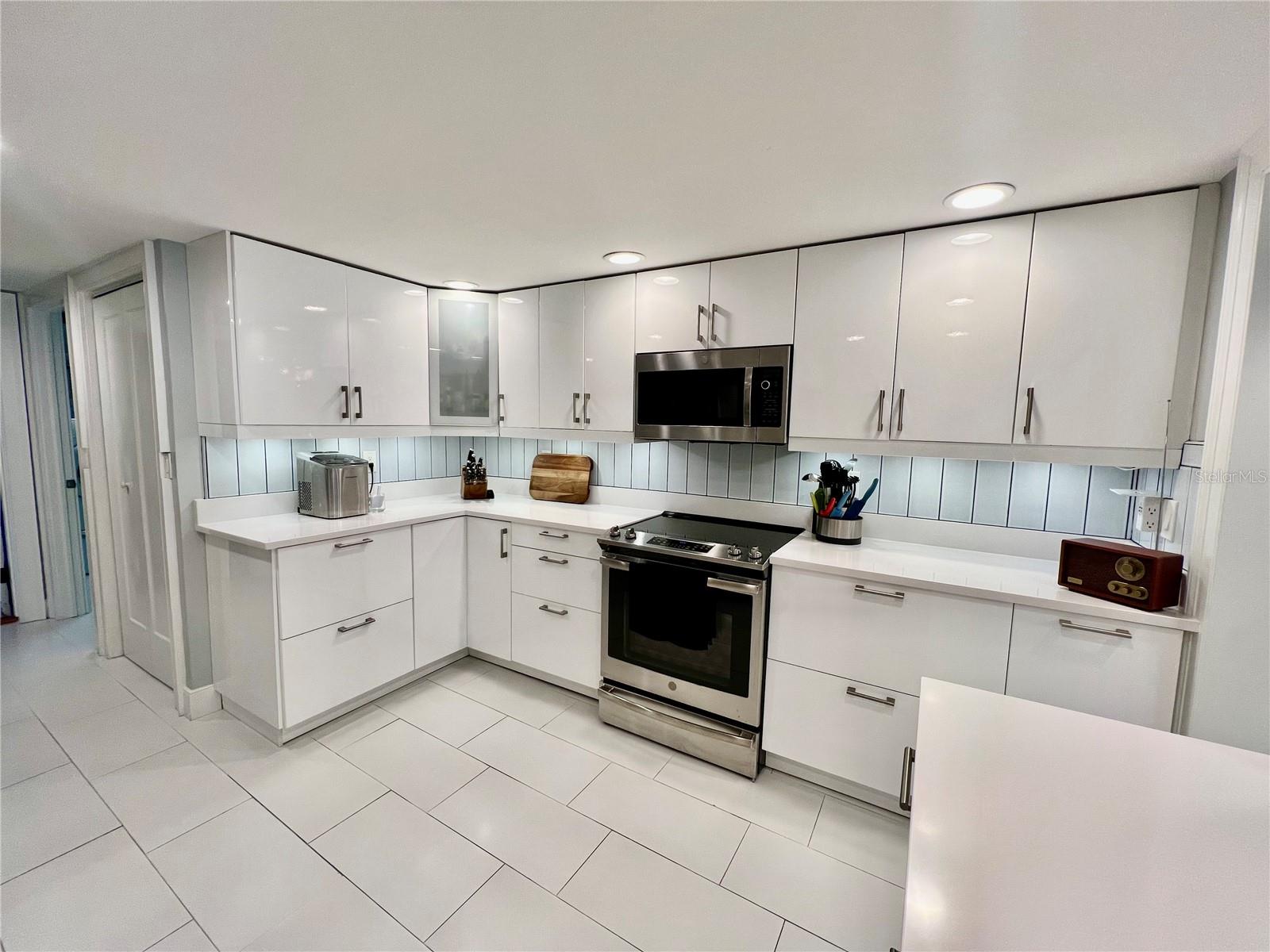 HOLLINGSWORTH PLACE A CONDO - Residential Lease