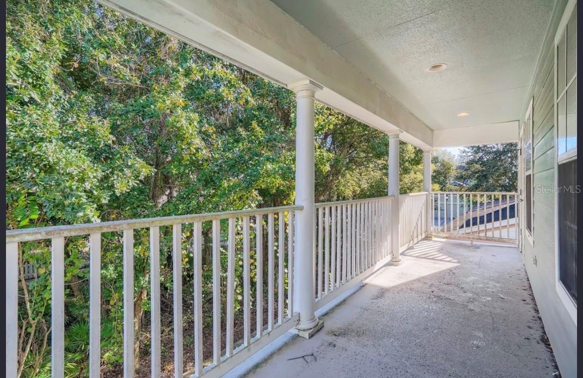 FISHHAWK RANCH TOWNCENTER PHAS - Residential Lease