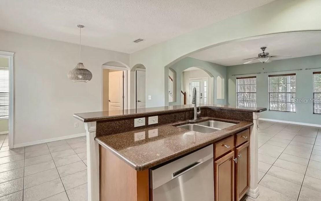 FISHHAWK RANCH TOWNCENTER PHAS - Residential Lease