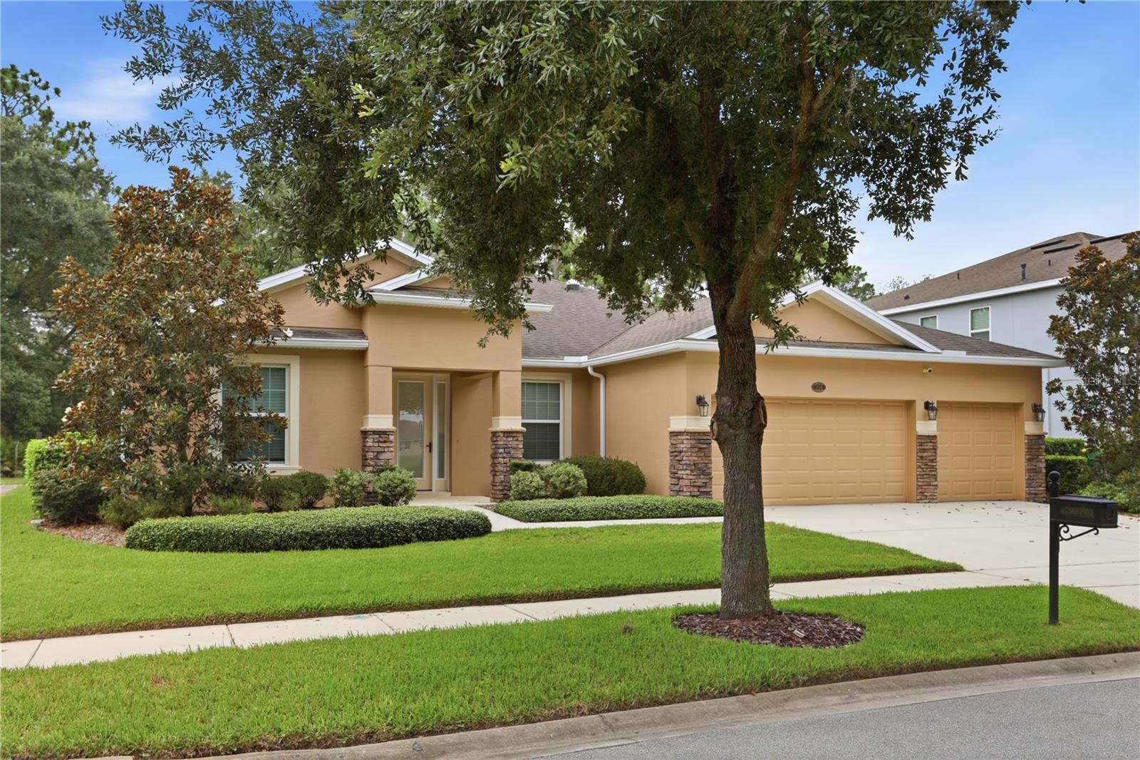 308 W VICTORIA TRAILS BOULEVARD