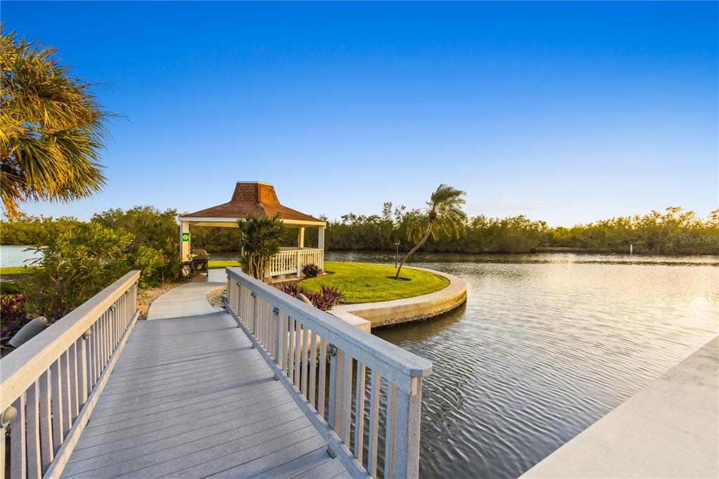 POINTE ON MIDNIGHT PASS - Residential