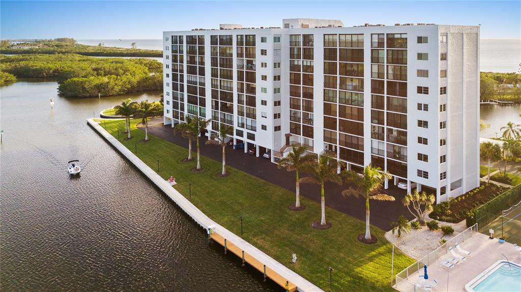 POINTE ON MIDNIGHT PASS - Residential