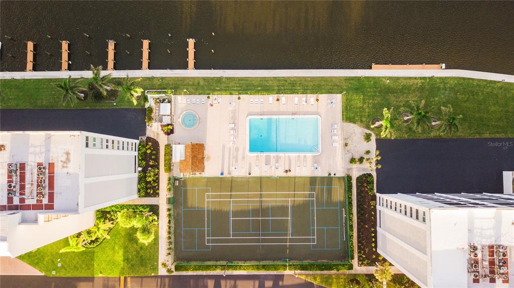 POINTE ON MIDNIGHT PASS - Residential