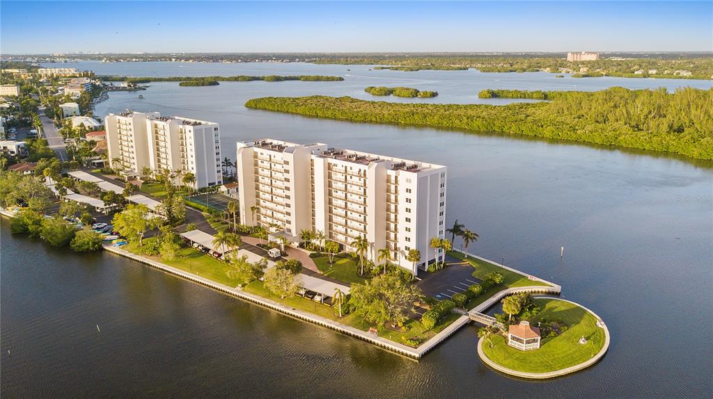 POINTE ON MIDNIGHT PASS - Residential