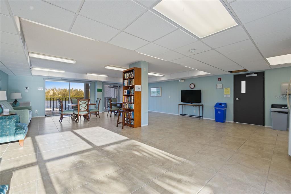 POINTE ON MIDNIGHT PASS - Residential