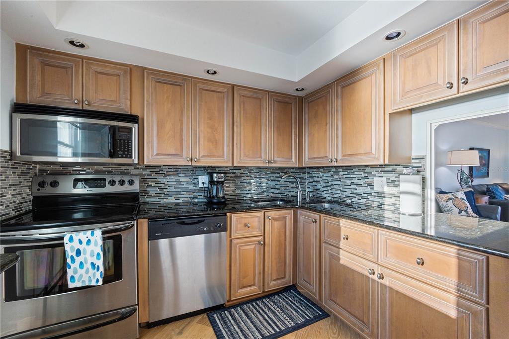 POINTE ON MIDNIGHT PASS - Residential