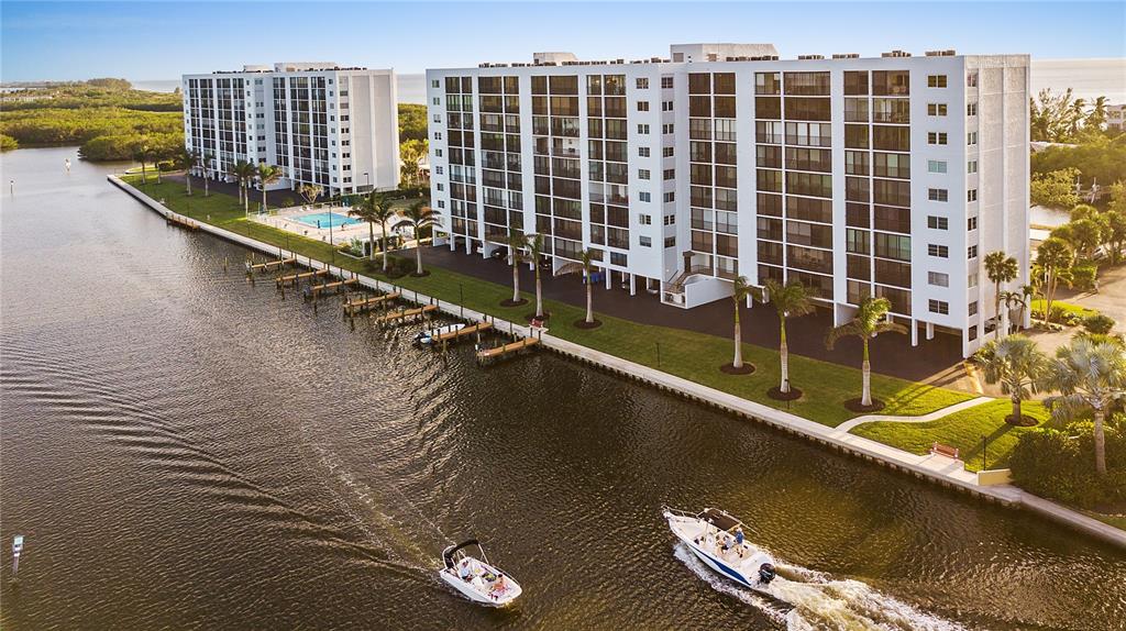 POINTE ON MIDNIGHT PASS - Residential