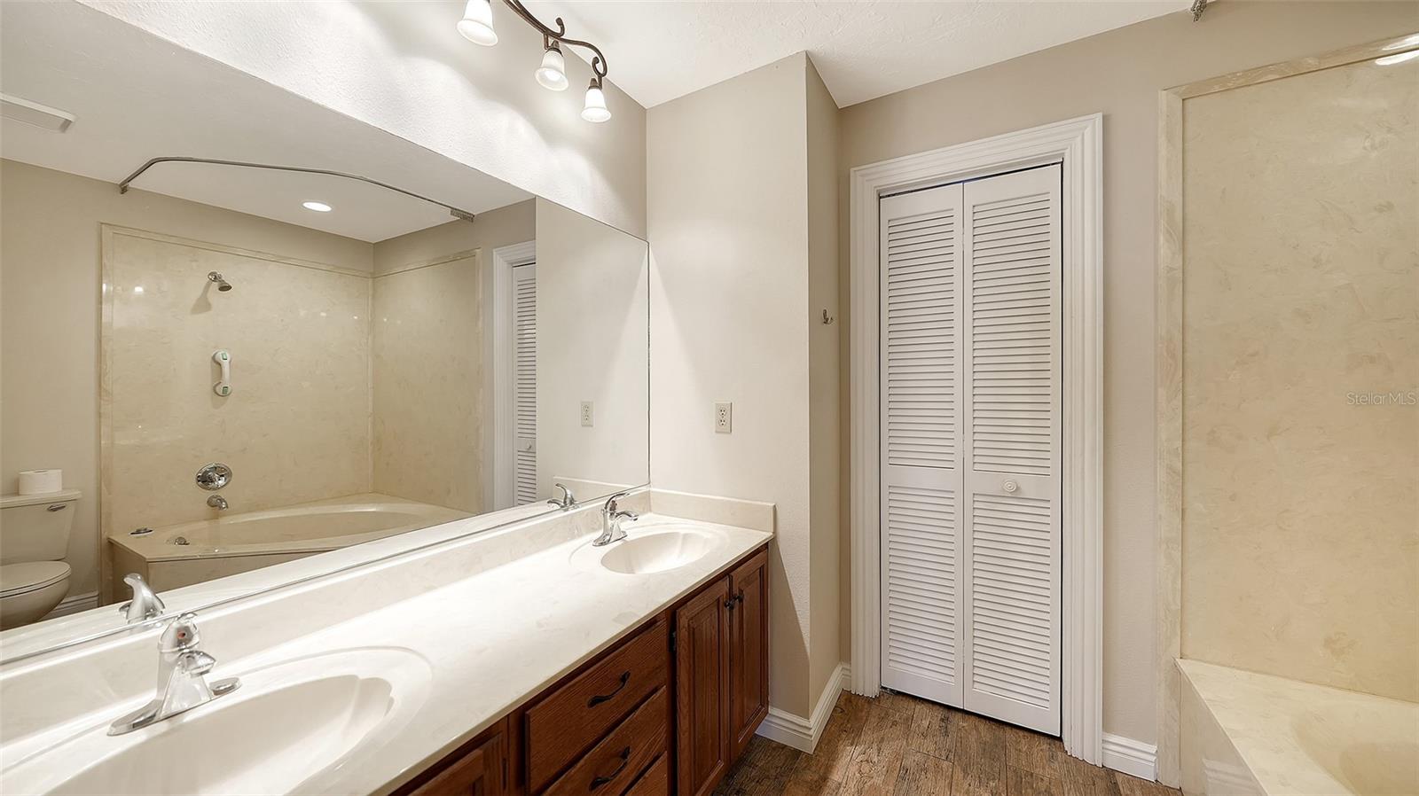 VILLAGE OAKS SEC D - Residential